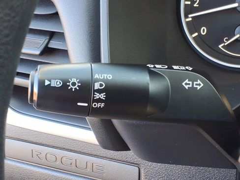 Used 2024 Nissan Rogue S AWD/4WD image 21