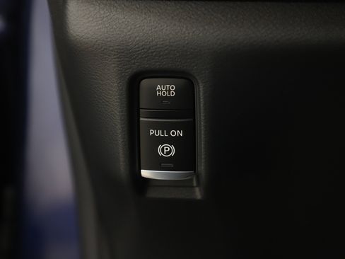 Used 2025 Nissan Armada Platinum Reserve AWD/4WD image 32