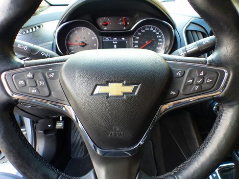 Used 2017 Chevrolet Cruze Premier image 29