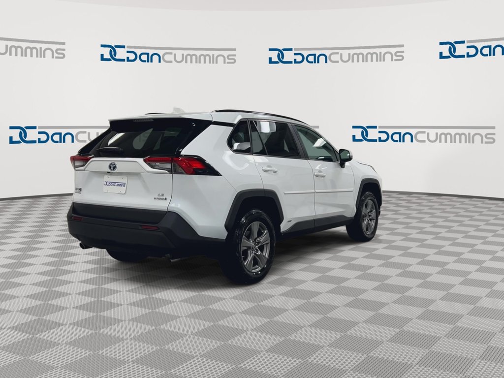 Used 2024 Toyota RAV4 LE AWD/4WD image 8