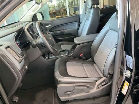 Used 2022 Chevrolet Colorado Z71 w/ Safety Package RWD image 3