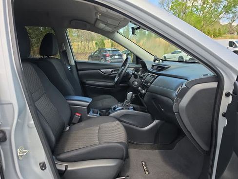 Used 2019 Nissan Rogue SV image 19