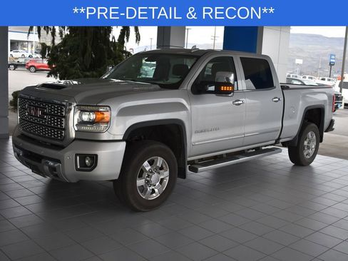 Used 2019 GMC Sierra 3500 Denali w/ Duramax Plus Package image 5