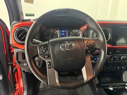 Used 2016 Toyota Tacoma TRD Sport AWD/4WD image 6