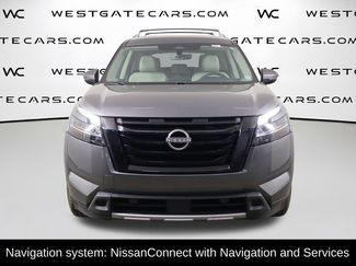 Used 2024 Nissan Pathfinder SL w/ Black Appearance Package FWD video 2