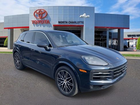 Used 2024 Porsche Cayenne image 2