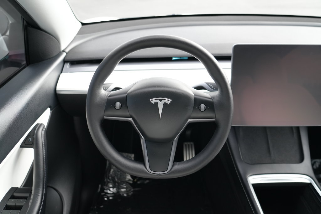 Used 2022 Tesla Model Y Performance AWD/4WD image 17