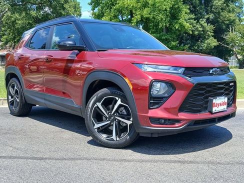Used 2022 Chevrolet TrailBlazer RS w/ Sun and Liftgate Package AWD/4WD image 2