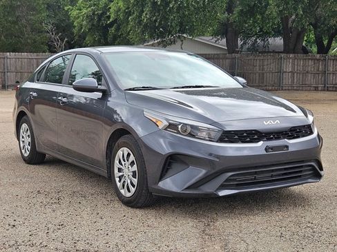 Used 2023 Kia Forte LX FWD image 3