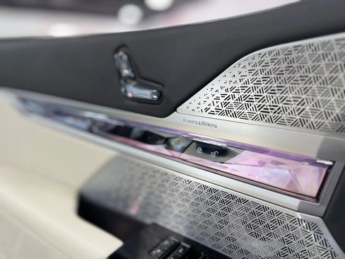 Used 2024 BMW 760i xDrive image 19