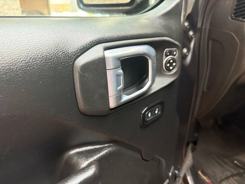 Used 2021 Jeep Wrangler Unlimited Rubicon 4xe w/ Cold Weather Group AWD/4WD image 18