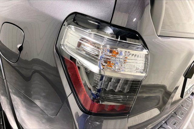 Used 2023 Toyota 4Runner TRD Off-Road Premium w/ Off Road Premium Plus Package AWD/4WD image 29