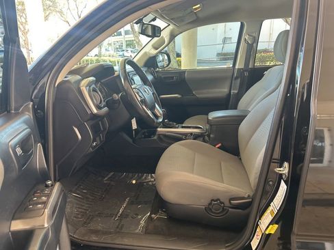 Used 2017 Toyota Tacoma 2WD Double Cab image 5