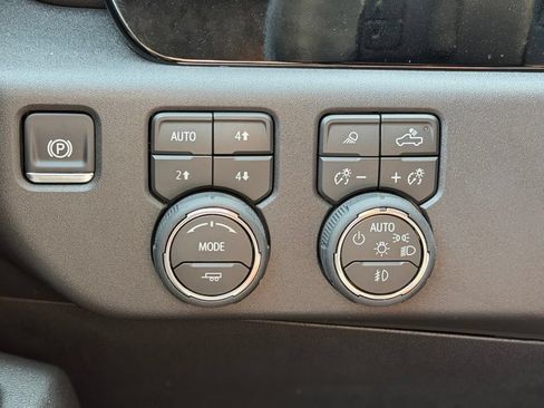 Used 2026 Chevrolet Silverado 1500 LT Trail Boss w/ LT Trail Boss Premium Package AWD/4WD image 23