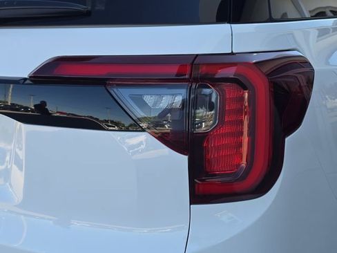 Certified 2023 GMC Acadia SLE w/ Driver Convenience Package FWD image 8