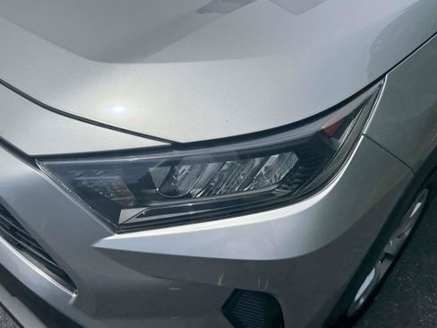 Used 2021 Toyota RAV4 LE AWD/4WD image 9