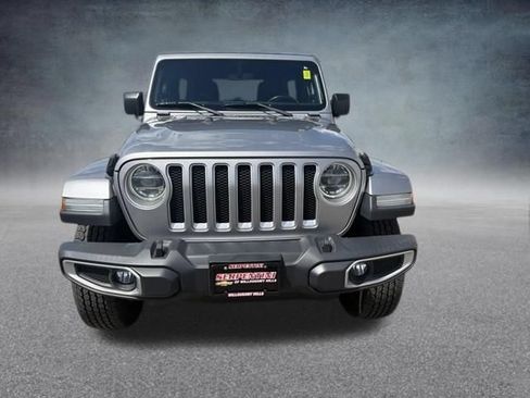 Used 2018 Jeep Wrangler Unlimited Sahara AWD/4WD image 3