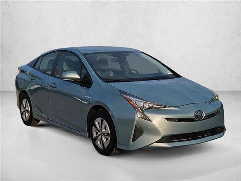 Used 2017 Toyota Prius Three FWD image 3
