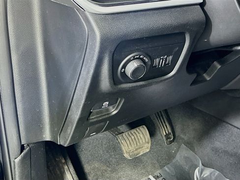 Used 2023 Jeep Grand Cherokee Altitude AWD/4WD image 10