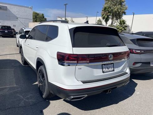 Used 2025 Volkswagen Atlas SE FWD image 3