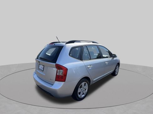 Used 2009 Kia Rondo LX FWD image 3