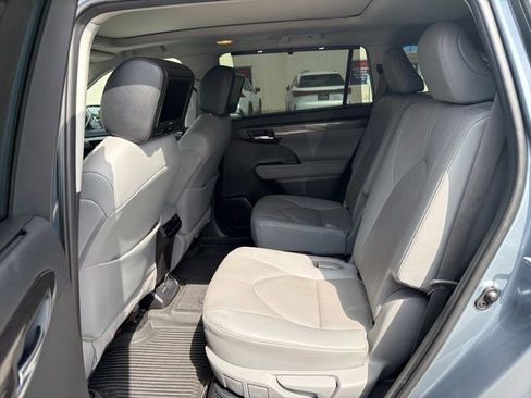 Used 2020 Toyota Highlander Platinum AWD/4WD image 18