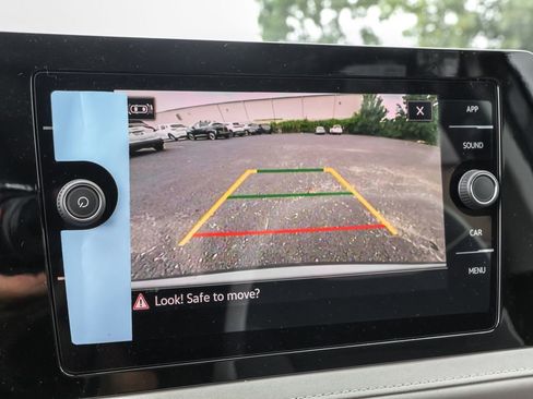 New 2025 Volkswagen Taos SE image 6