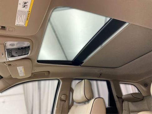 Used 2017 Jeep Grand Cherokee Overland image 26