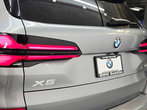 Used 2025 BMW X5 xDrive40i w/ M Sport Package image 7