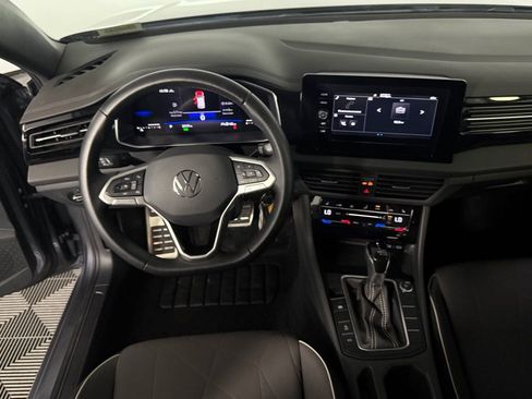 Used 2025 Volkswagen Jetta Sport image 17