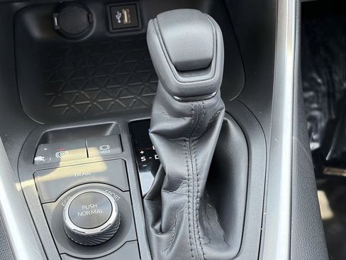 Certified 2024 Toyota RAV4 LE AWD/4WD image 31