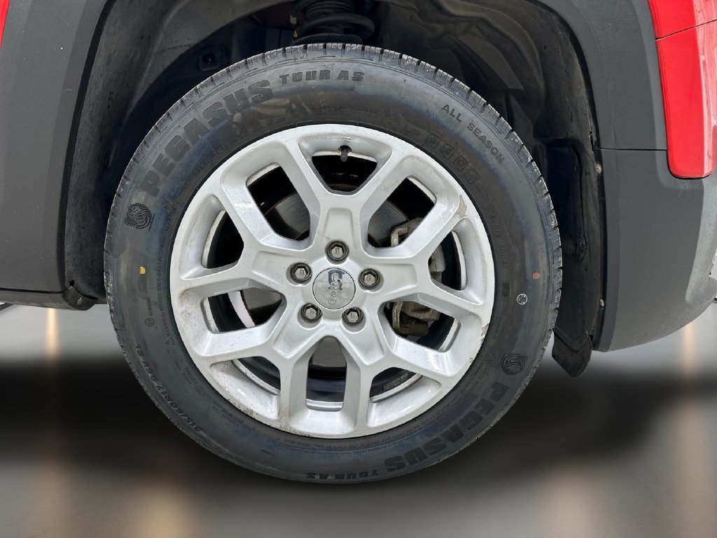 Used 2016 Jeep Renegade Latitude FWD image 10