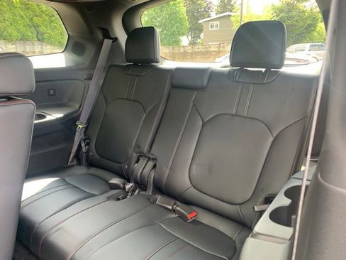 Used 2025 Honda Pilot Black Edition image 19