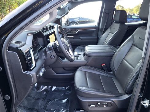 Used 2025 GMC Sierra 1500 Denali w/ Denali Reserve Package AWD/4WD image 11