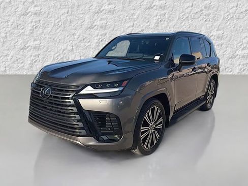 Used 2023 Lexus LX 600 4WD w/ Luxury Package image 7