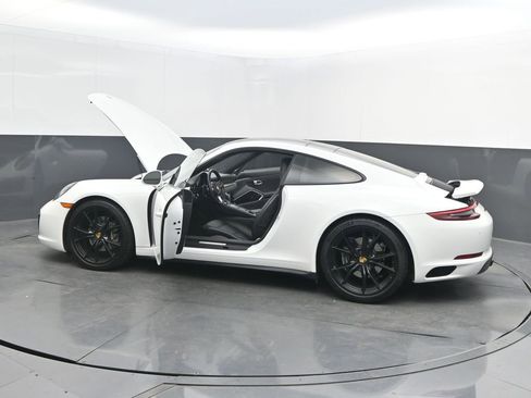 Certified 2018 Porsche 911 Carrera 4 image 39