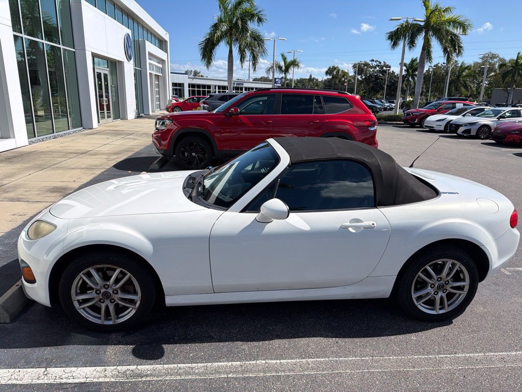 Used 2014 MAZDA MX-5 Miata Sport RWD image 2