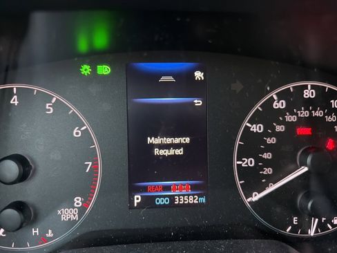 Used 2023 Toyota Corolla LE image 6