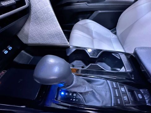 Used 2025 Toyota Camry XLE image 27