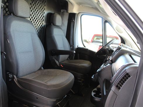 Used 2025 RAM ProMaster 2500 w/ U-Haul Equipment Group FWD image 14