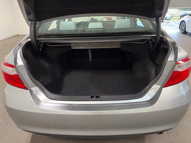 Used 2017 Toyota Camry LE FWD image 17