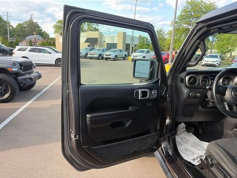 Used 2021 Jeep Wrangler Unlimited Sport AWD/4WD image 12