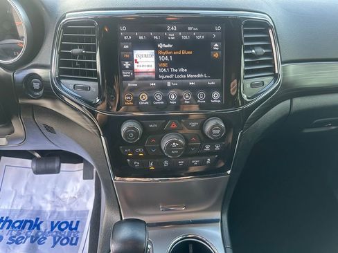 Used 2022 Jeep Grand Cherokee Laredo X image 18