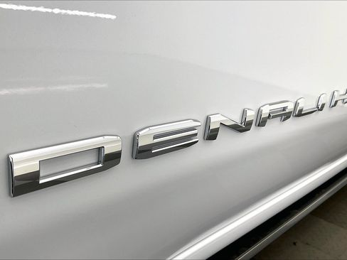 New 2026 GMC Sierra 2500 Denali w/ Denali Reserve Package image 17