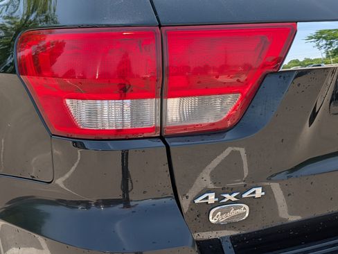 Used 2012 Jeep Grand Cherokee Overland AWD/4WD image 17