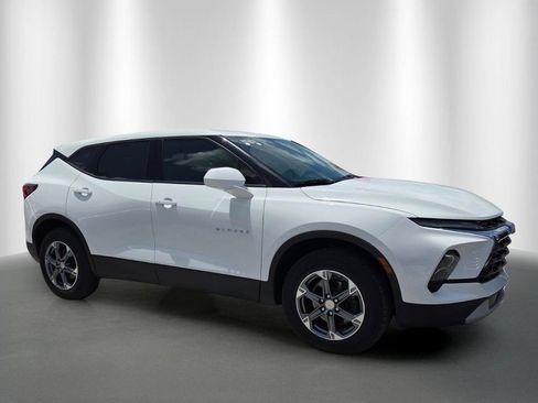 Used 2023 Chevrolet Blazer LT FWD image 2