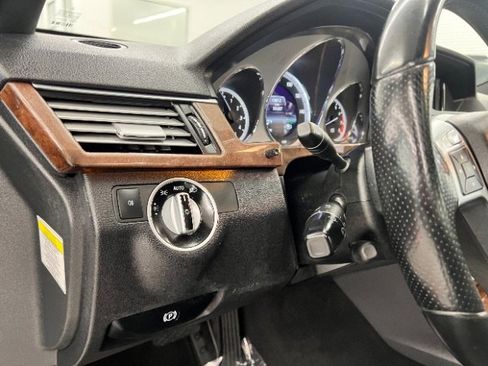 Used 2013 Mercedes-Benz E 350 4MATIC Sedan image 10