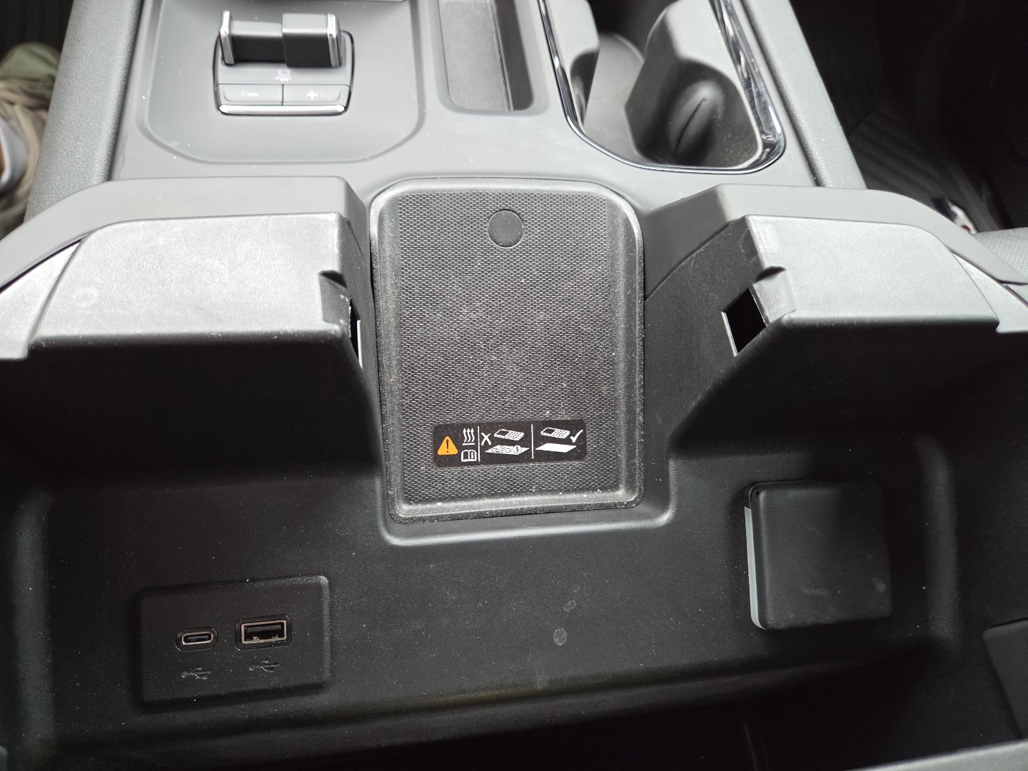 Used 2025 GMC Sierra 1500 AT4 w/ Technology Package AWD/4WD image 14