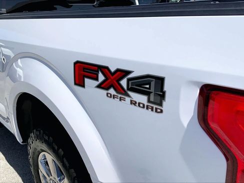 Used 2018 Ford F150 XLT w/ Equipment Group 302A Luxury AWD/4WD image 9
