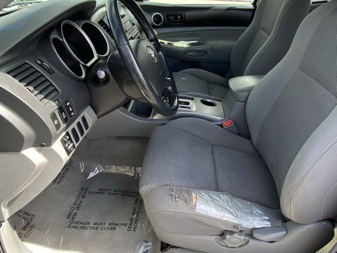 Used 2005 Toyota Tacoma PreRunner image 26